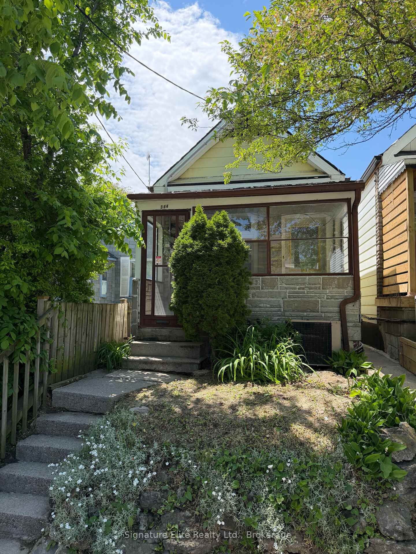 Property Photo:  364 Winona Drive  ON M6C 3T3 