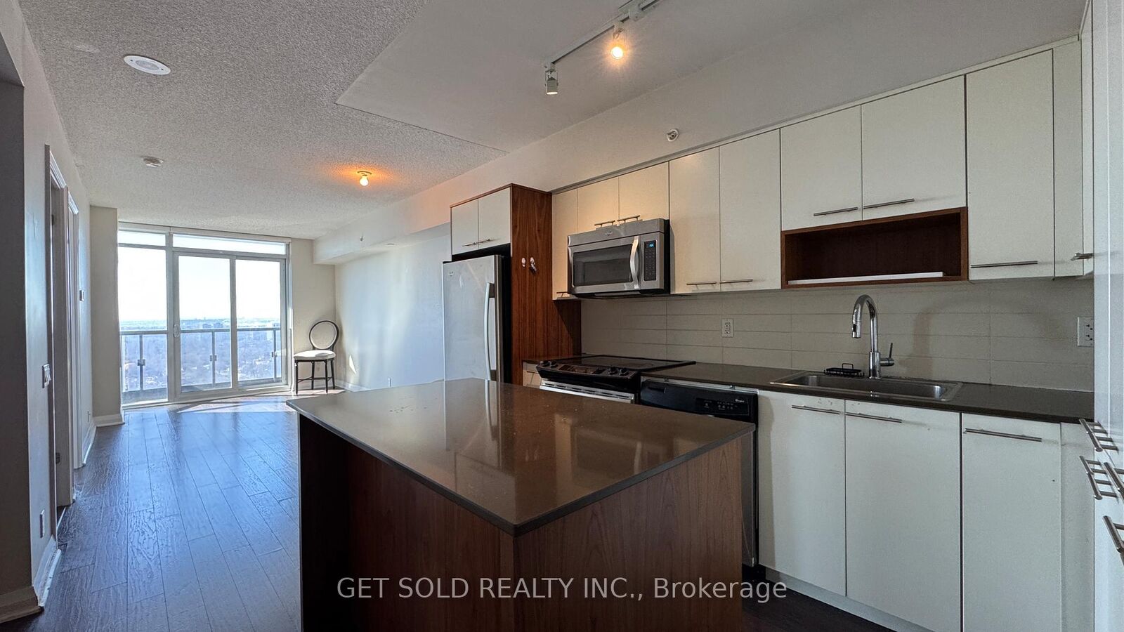 Property Photo: 5 Valhalla Inn Road 2708 ON M9B 1B0