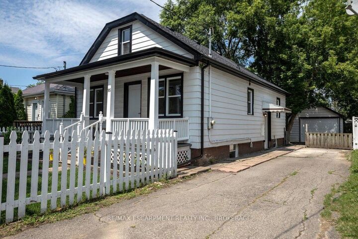 Photo de la propriété: 95 Chetwood Street ON L2S 2A6