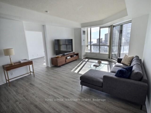 Property Photo:  230 Queens Quay W 2322  ON M5J 2Y7 