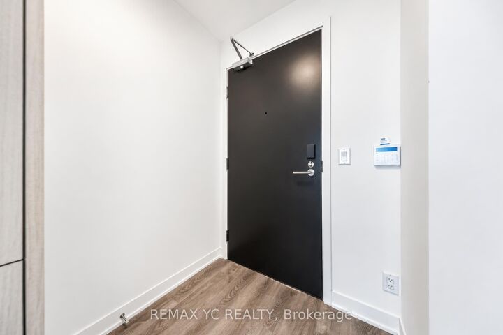 Property Photo:  180 Front Street E 3005  ON M5A 0K9 