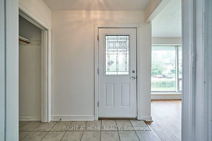 Photo de la propriété:  213 Cabot Street  ON L1J 5S2 