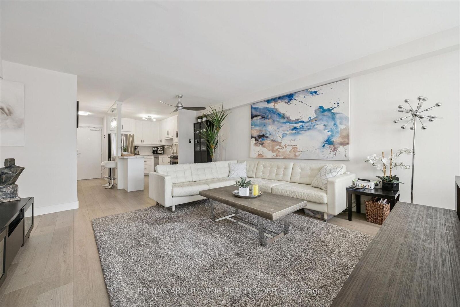 Photo de la propriété: 81 Millside Drive 1006 ON L9T 3X4