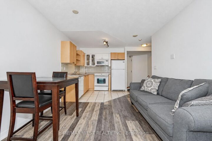 Photo de la propriété:  600 Fleet Street 522  ON M5V 1B7 
