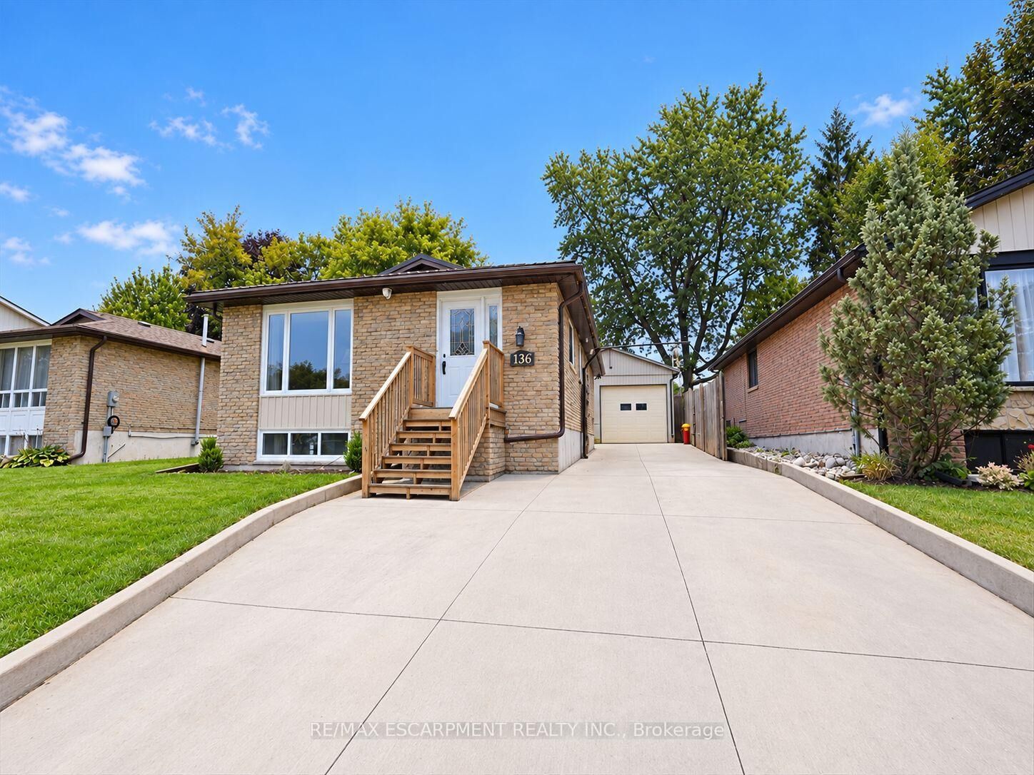 Property Photo:  136 Woodlawn Avenue  ON N3R 6S2 