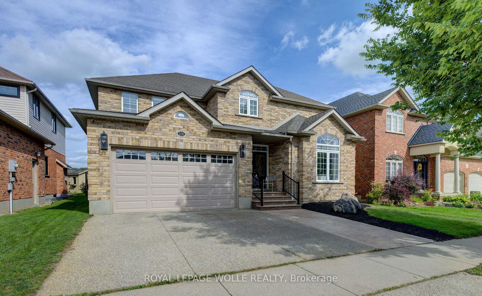 Photo de la propriété: 231 Hawkswood Drive ON N2K 4J2