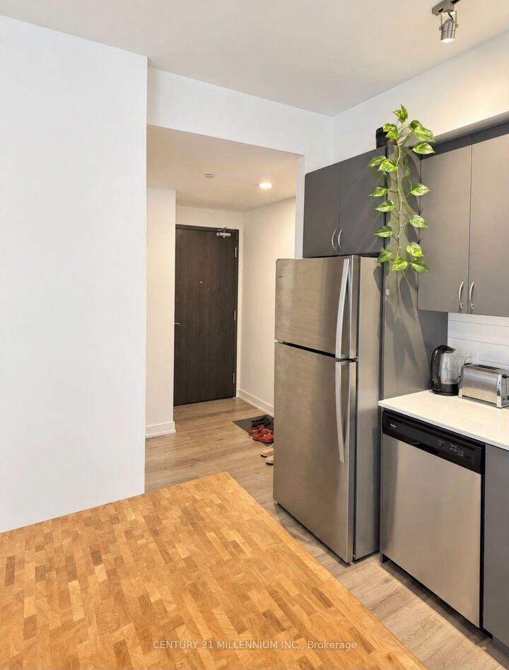 Photo de la propriété: 56 Lakeside Terrace 310 ON L5M 0L4
