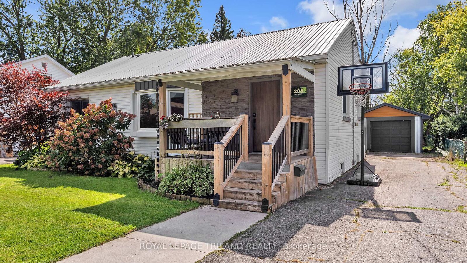 Property Photo:  205 Erie Street  ON N5R 2N7 