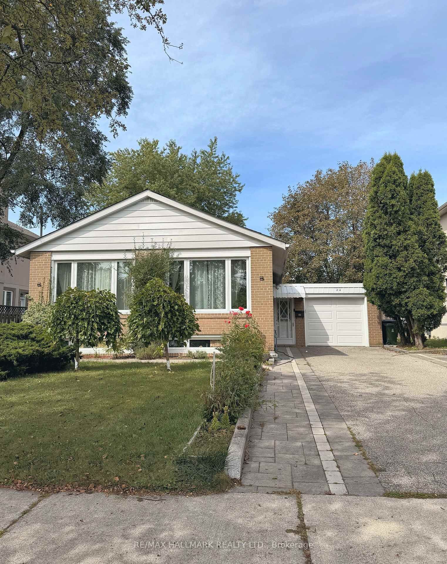 Property Photo:  24 Sabine Road  ON M9B 3A8 