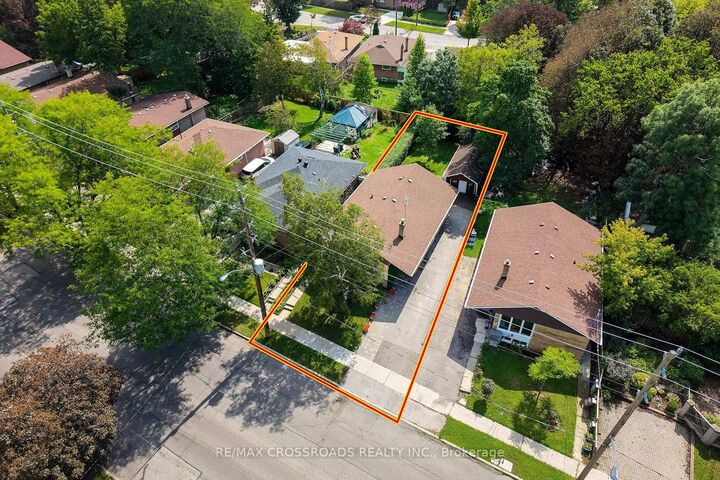 Property Photo:  887 Brimorton Drive  ON M1G 2T8 