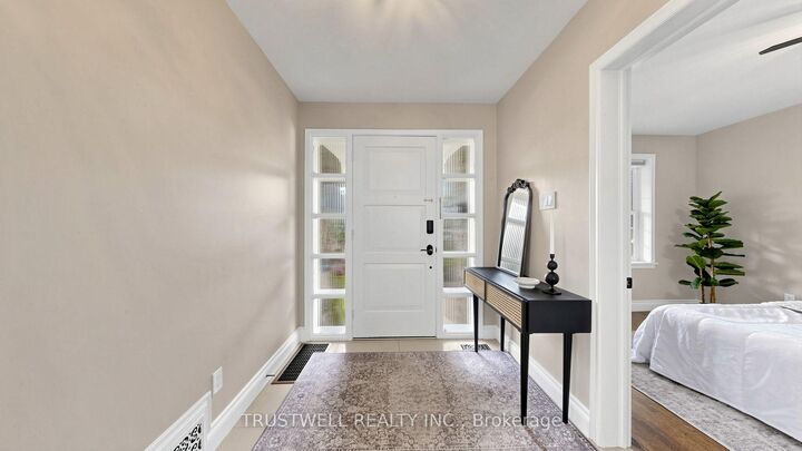 Photo de la propriété: 23 Shawfield Crescent ON M3A 1R9