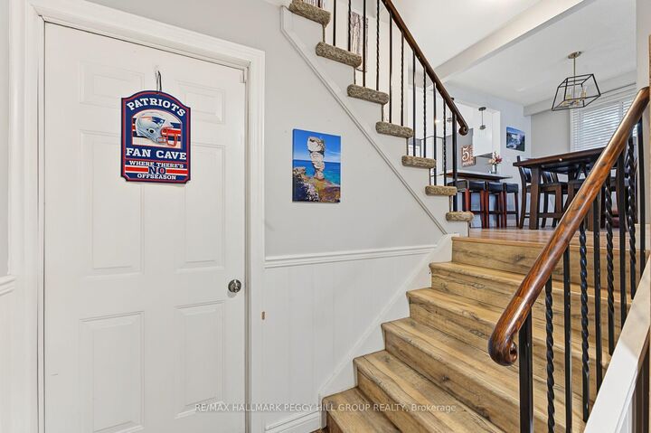 Property Photo:  9 Baker Crescent Upper  ON L4M 3J4 