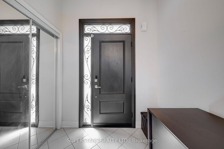Photo de la propriété:  101 Gar Lehman Avenue  ON L4A 0W9 