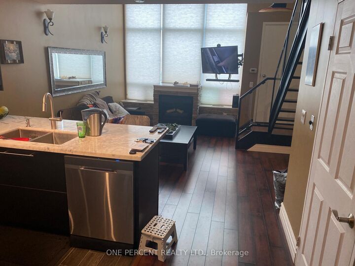 Property Photo:  250 Manitoba Street 622  ON M8Y 4E8 