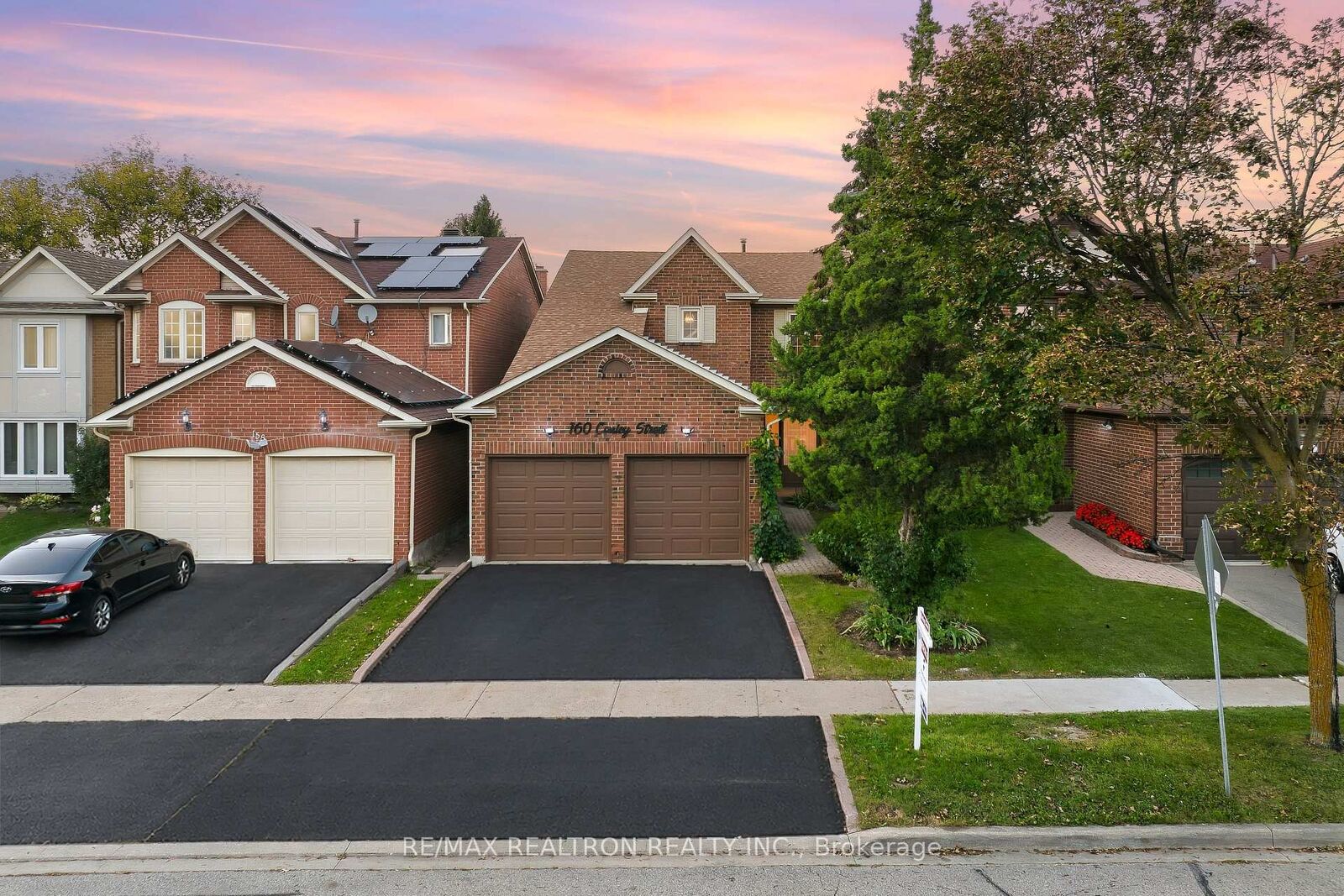 Property Photo:  160 Conley Street  ON L4J 2X7 