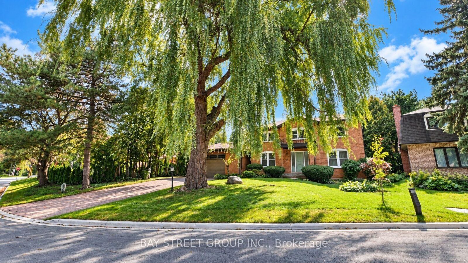 Property Photo: 5 Elmira Court 101 ON M2K 2T1