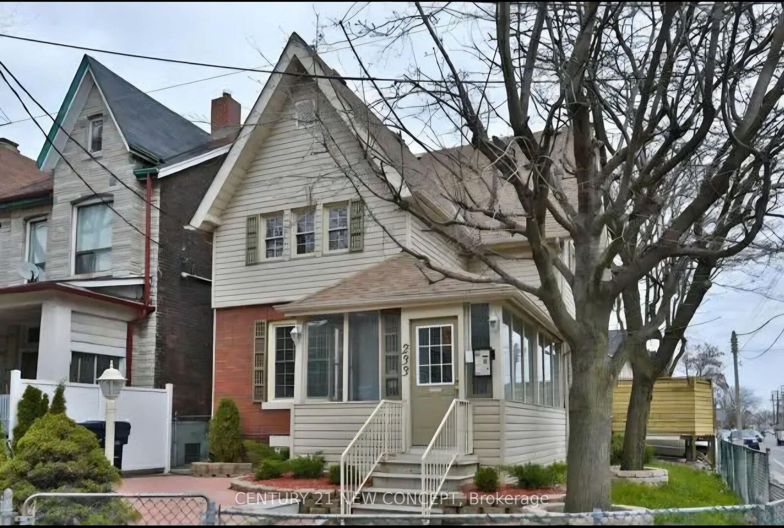 Property Photo:  233 Pape Avenue 2  ON M4M 2W4 
