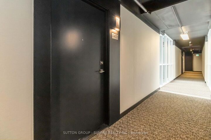 Property Photo:  5220 Dundas Street D422  ON L7L 0J4 