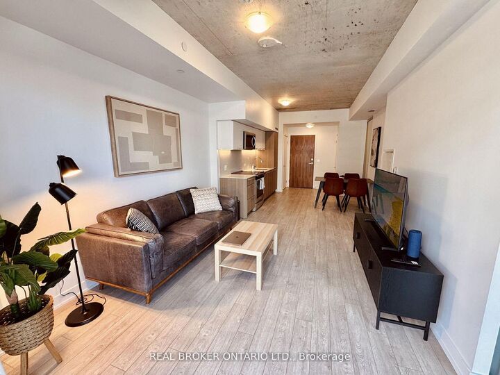 Property Photo:  15 Baseball Place 717  ON M4M 0E6 