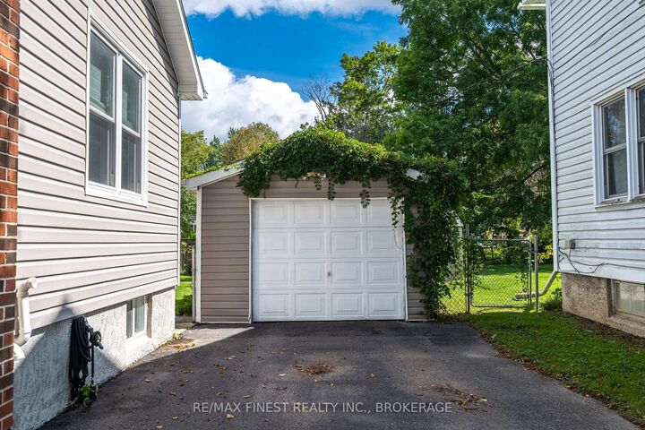 Property Photo: 193 Hawthorne Avenue ON K7M 1Z2