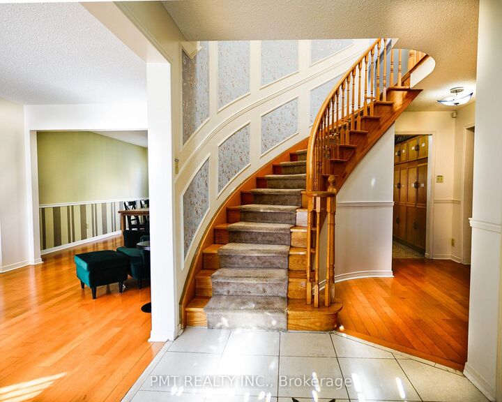 Property Photo:  26 Dartmoor Drive Main  ON M1E 5B2 