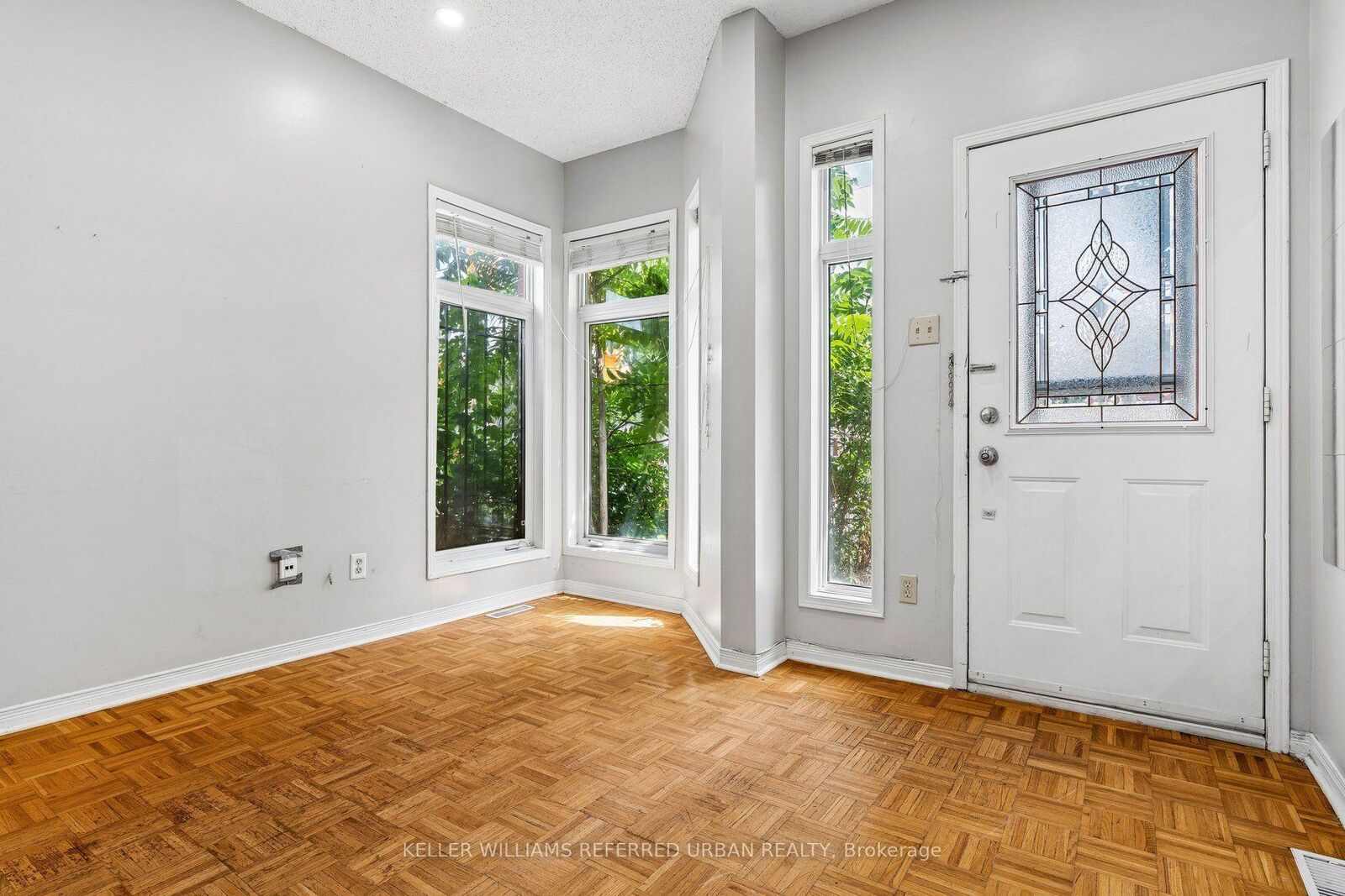 Property Photo: 1508 Dupont Street ON M6P 4G7