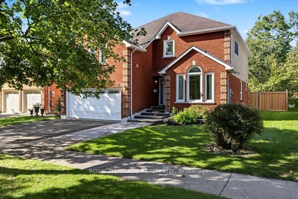 Property Photo: 19 Peachtree Crescent ON L1C 4K8