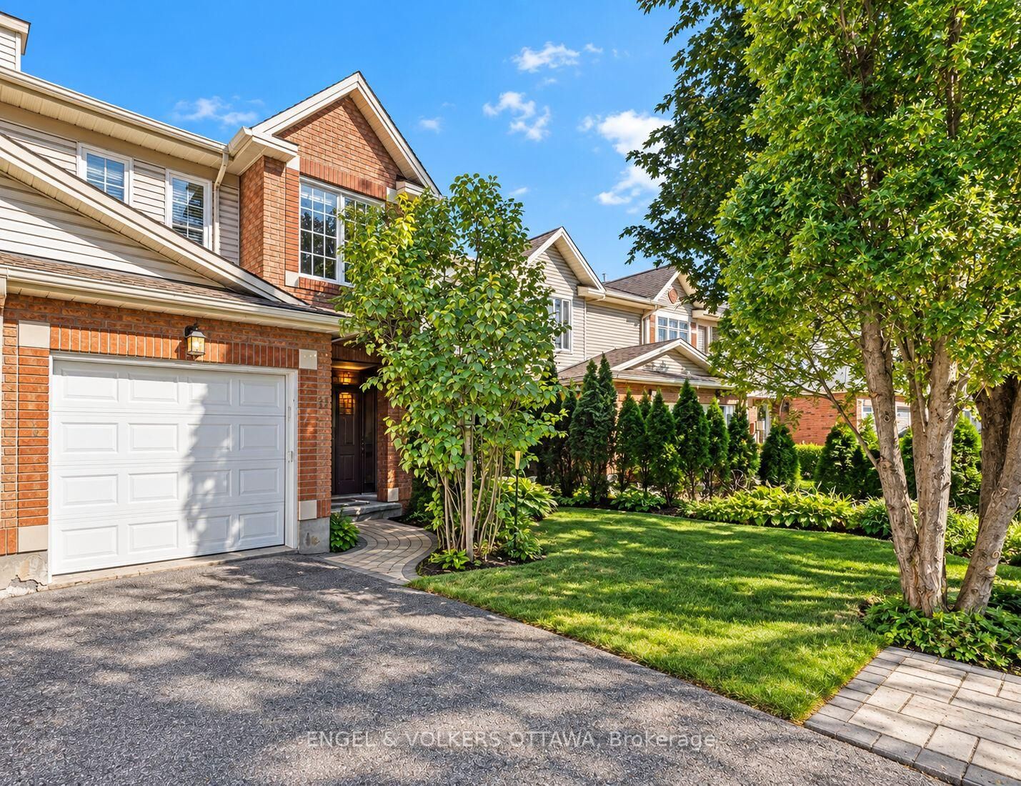 Property Photo:  