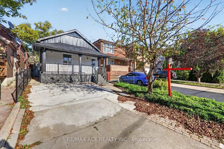 Photo de la propriété: 47 Laurel Avenue ON M1K 3J4