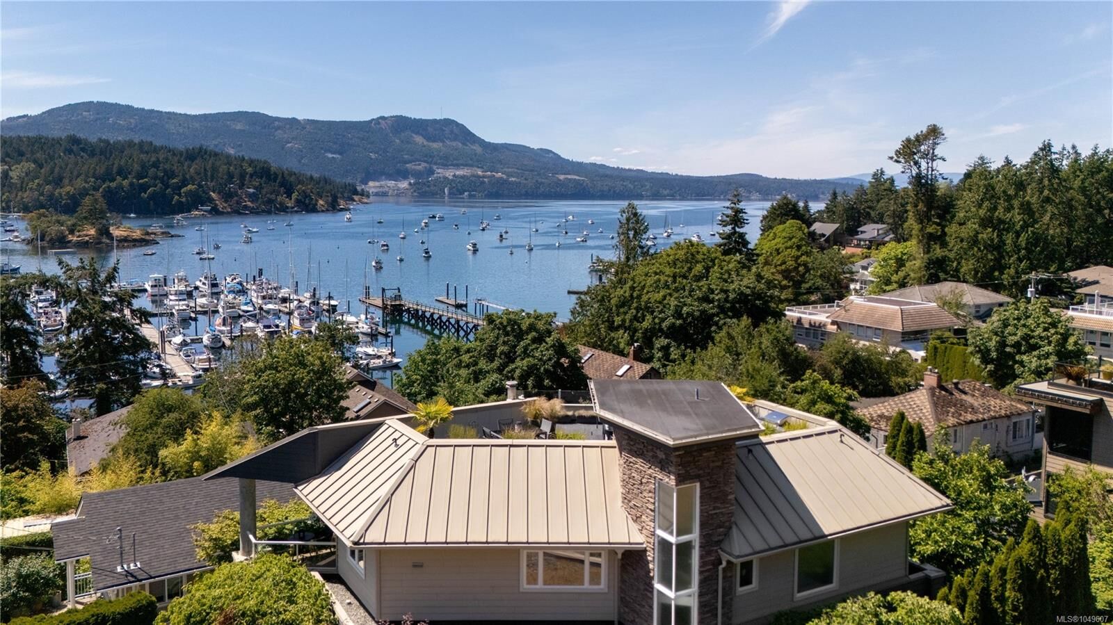 Property Photo:  916 Grilse Lane  BC V8M 1B5 