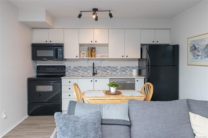 Property Photo:  932 Johnson St #303  BC V8V 3N4 