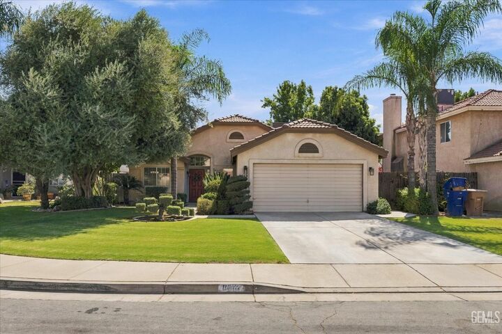 Property Photo: 8613 Willow Spring Court CA 93312