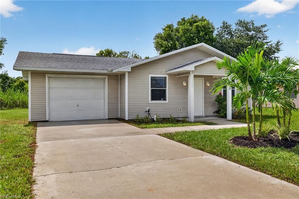 Property Photo:  3656 Suntrust Dr  FL 33916 