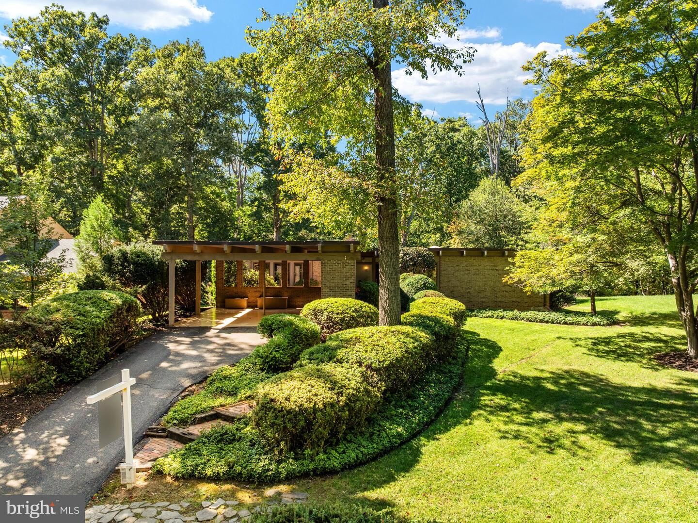 Property Photo: 12107 Stirrup Road VA 20191