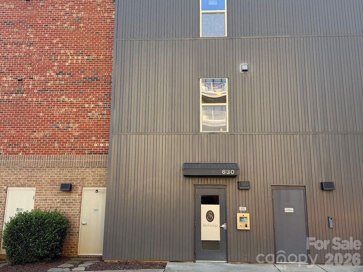 Property Photo: 630 Calvert Street 107 NC 28208