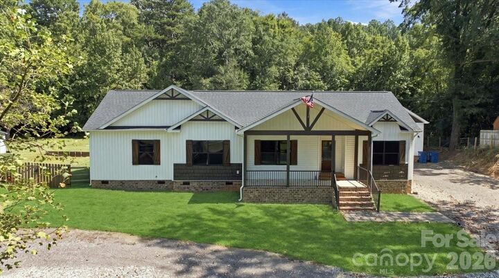 Property Photo: 2481 Shelton Avenue NC 28677