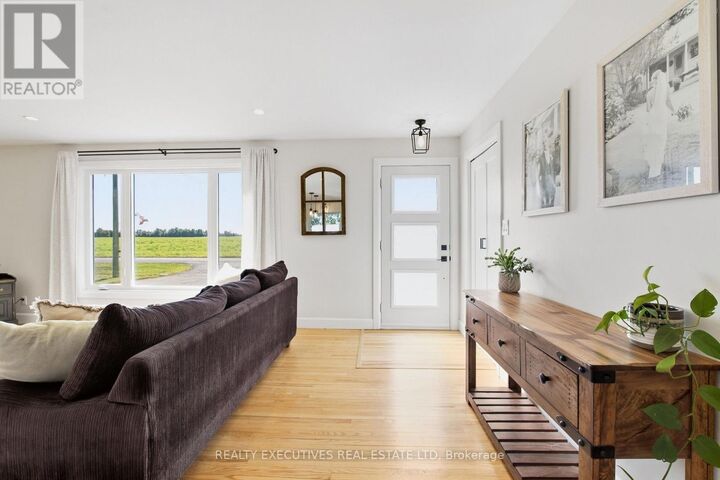 Property Photo: 11895 Cloverdale Road ON K0C 2K0