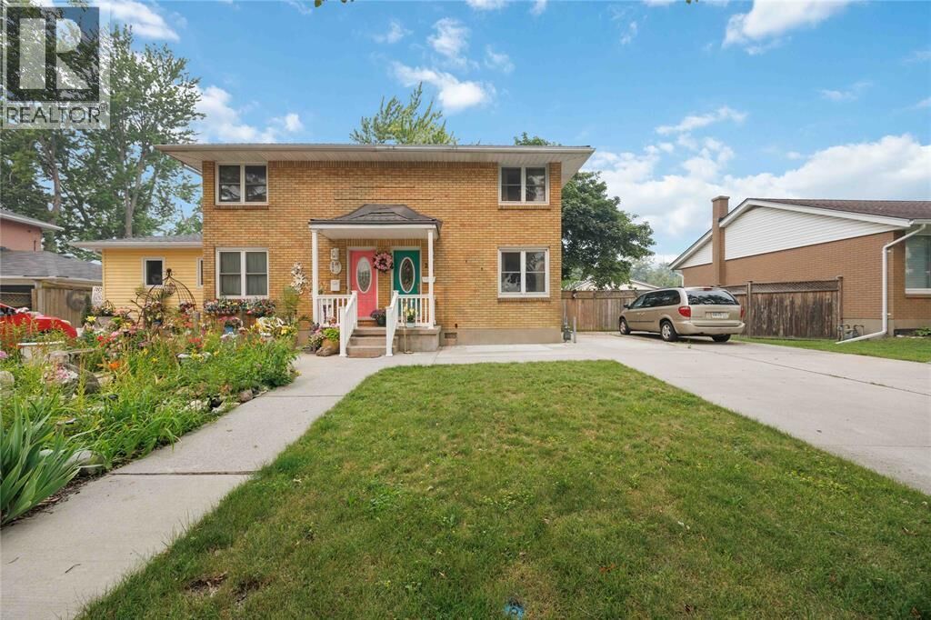 Property Photo: 298 Elsfield Crescent ON N7S 1C3