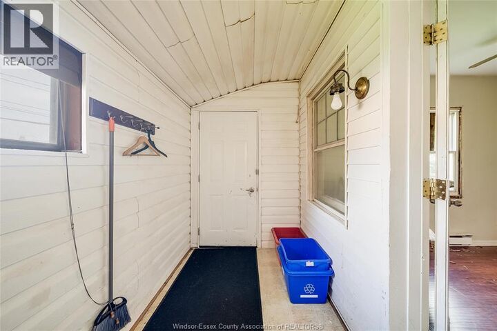 Property Photo:  5837 Tecumseh Road East  ON N8T 1E1 