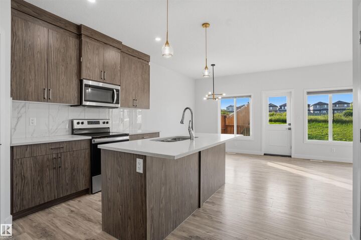 Property Photo:  8805 Carson Way SW  AB T6W 5B8 