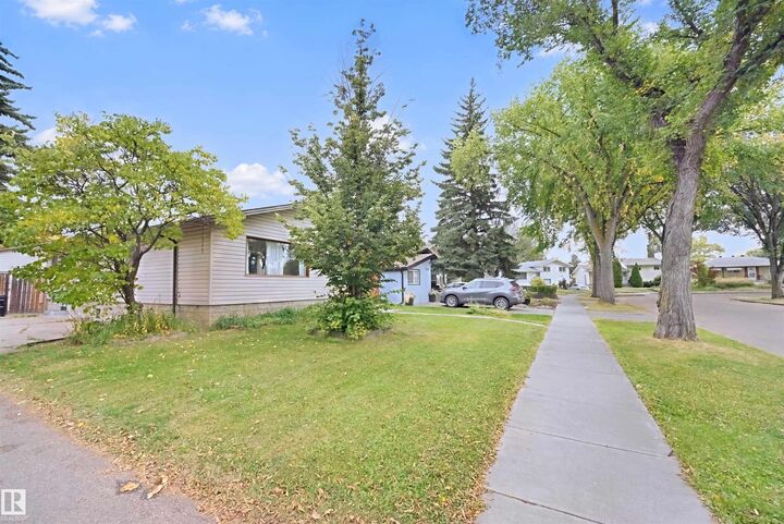 Property Photo:  13420 117 Avenue NW  AB T5M 3H7 