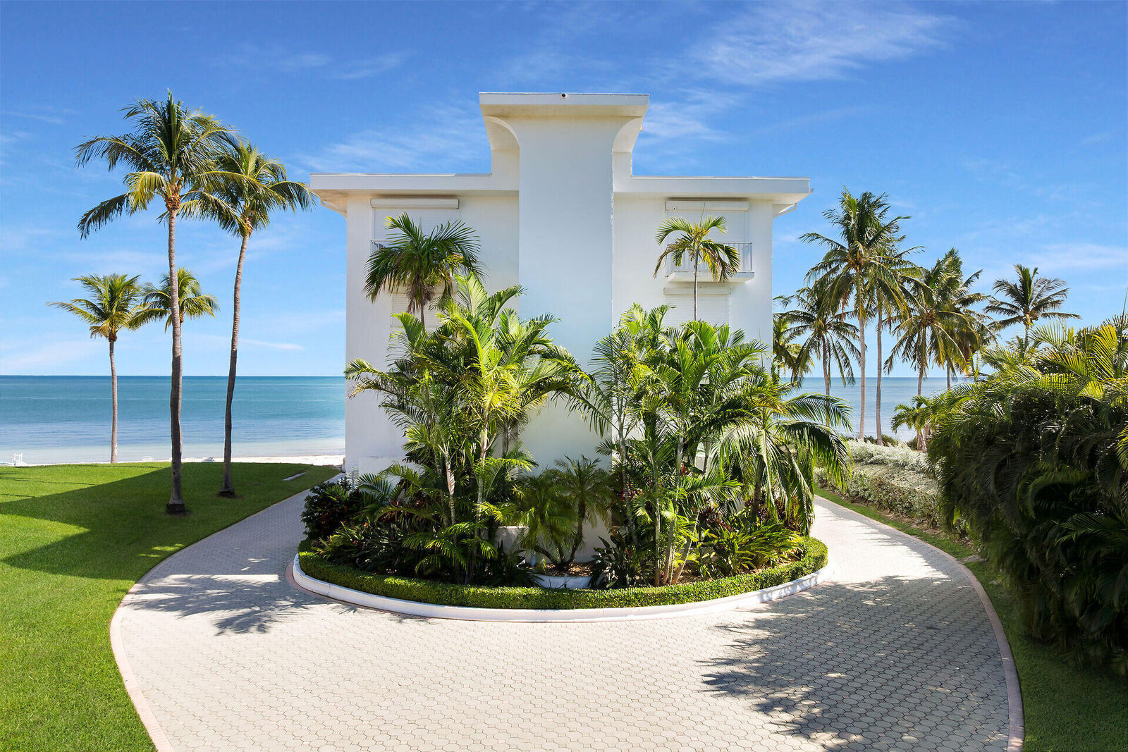 Property Photo: 1025 W Ocean Drive 2 W FL 33051