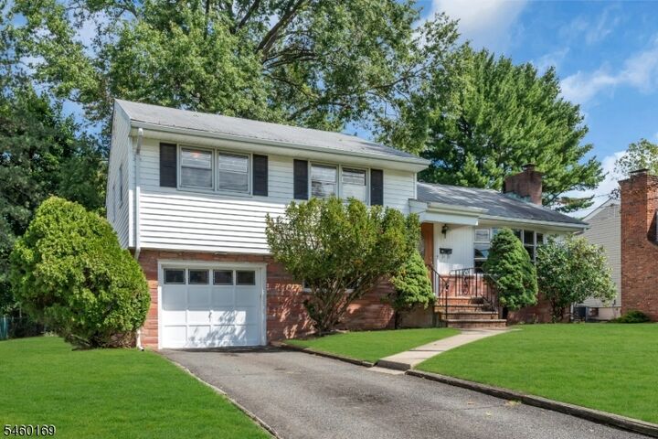 Property Photo:  290 Arnold Ave  NJ 07063 