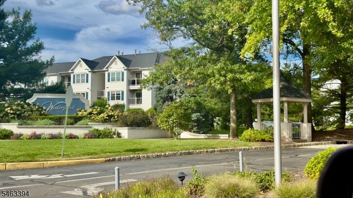 Property Photo:  1133 Waterford Dr 33  NJ 08817 