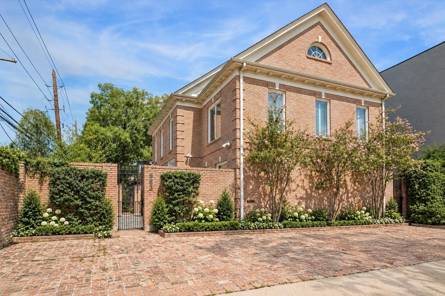 Property Photo: 983 S Post Oak Lane TX 77056
