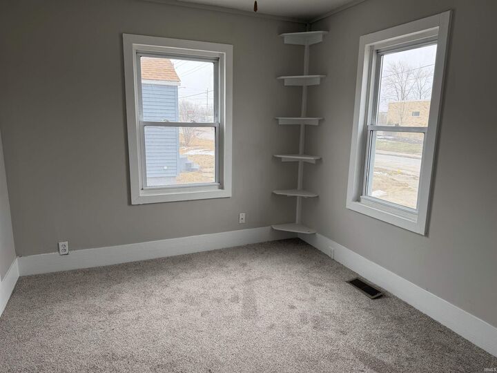 Property Photo: 511 E Pettit Avenue IN 46806-3152