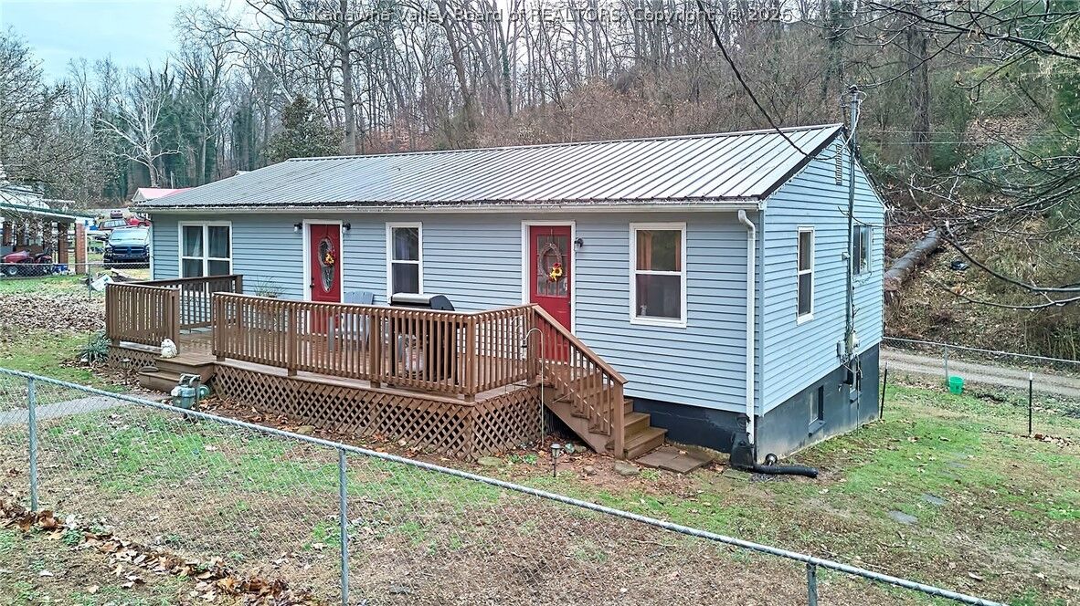 Property Photo: 104 Woodland Drive WV 25143