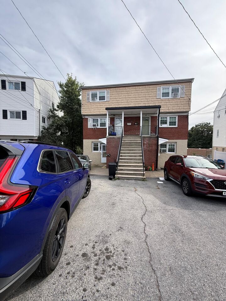 Property Photo:  30 Elissa Lane 1 (1st Floor)  NY 10710 