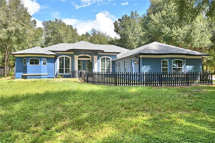 Property Photo:  6711 Redwing Road  FL 34736 