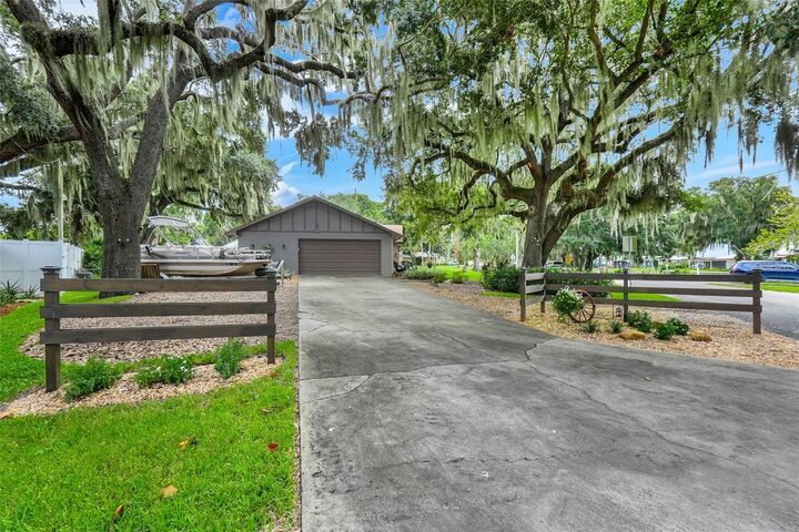 Property Photo: 31946 Harris Road FL 32778